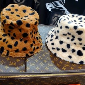 Faux fur leopard adjustable bucket hat- dark leopard print